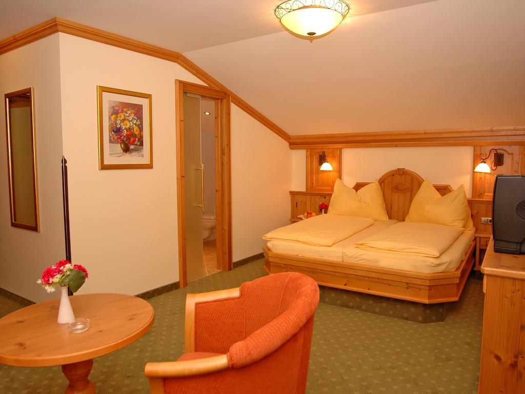 אלטנמרקט אים פונגאו Hotel Garni Alpenland חדר תמונה