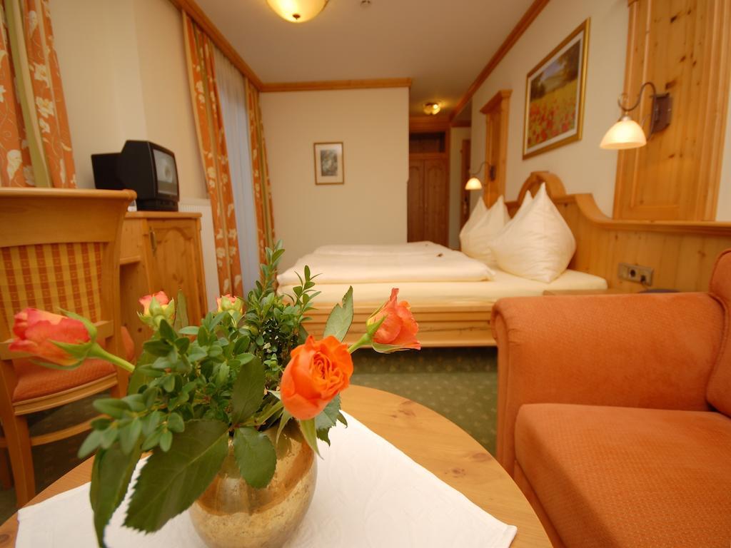 אלטנמרקט אים פונגאו Hotel Garni Alpenland חדר תמונה