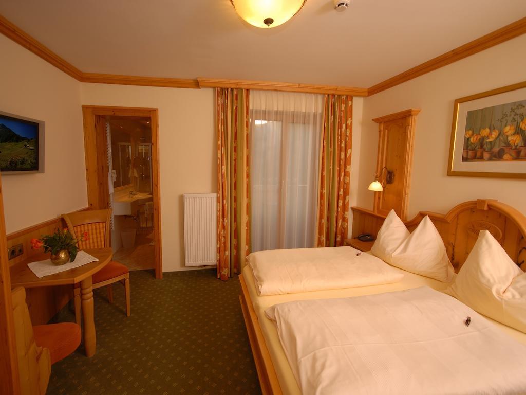 אלטנמרקט אים פונגאו Hotel Garni Alpenland חדר תמונה